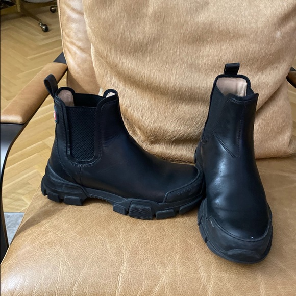 Gucci logo patch Chelsea ankle booties - Picture 1 of 9